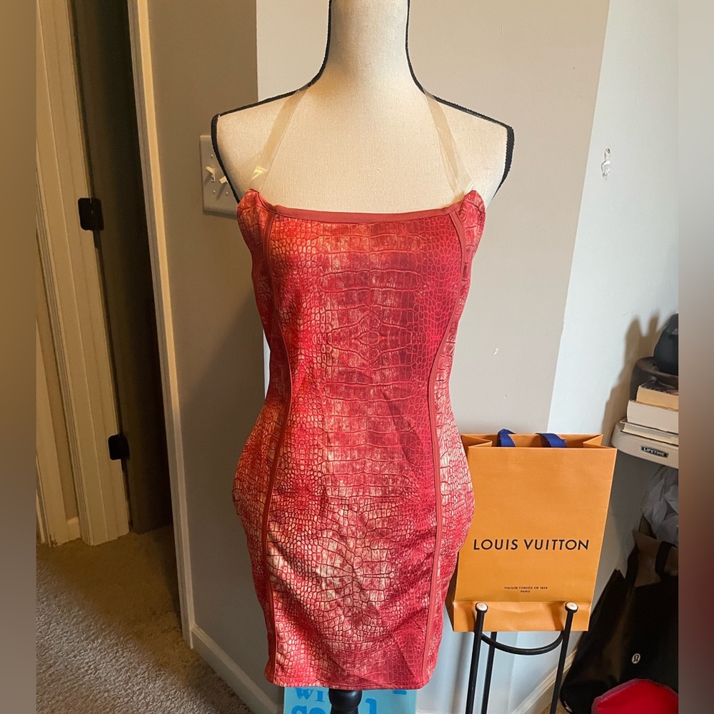 Pretty little thing Woman’s Halter Style dress Sz M in gently used condition